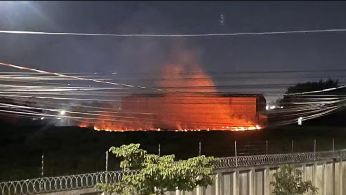 Incêndio atinge 2 mil m² de vegetação em Taubaté
