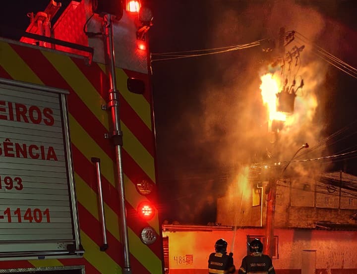 incêndio em um transformador de energia elétrica