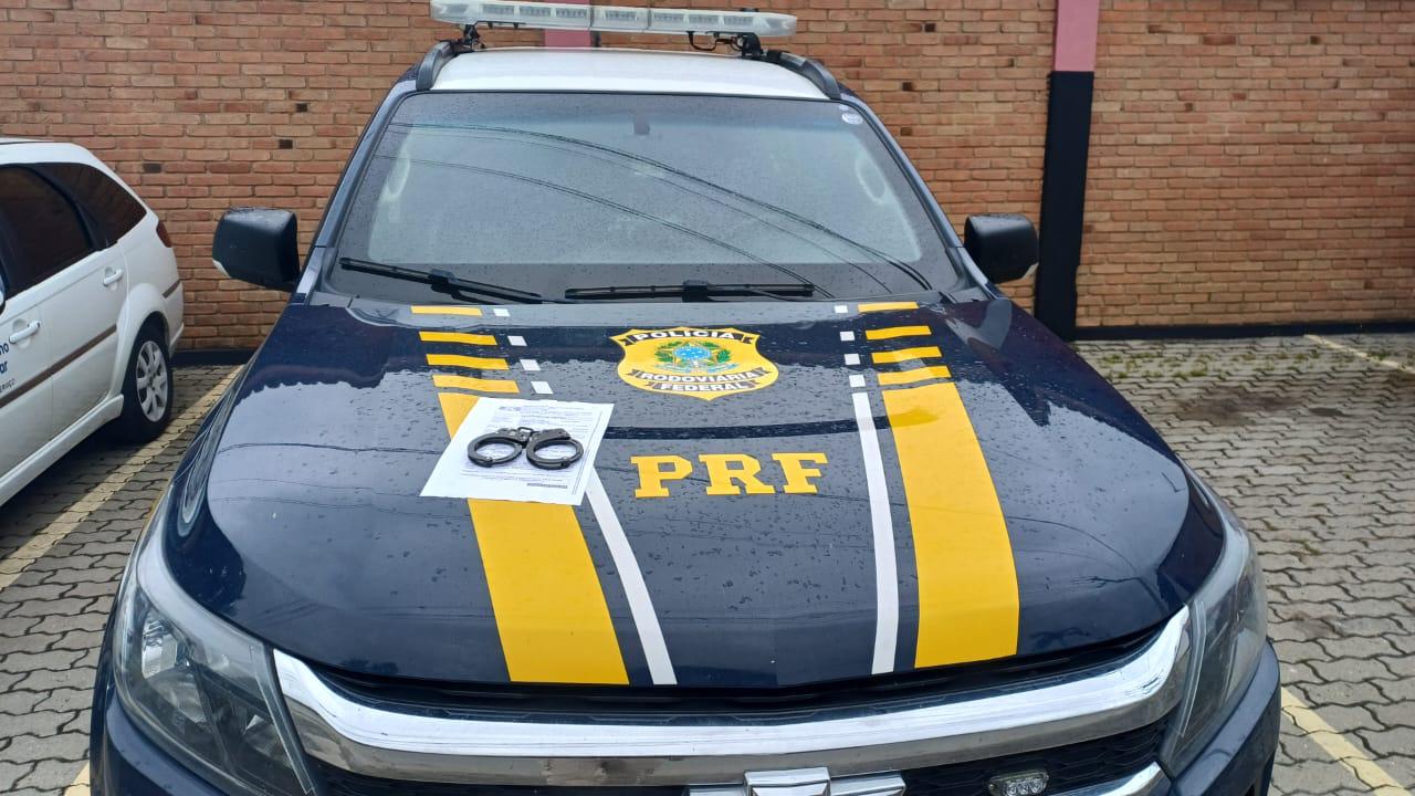 PRF prende membro de facção criminosa do Pará na Dutra, em Jacareí