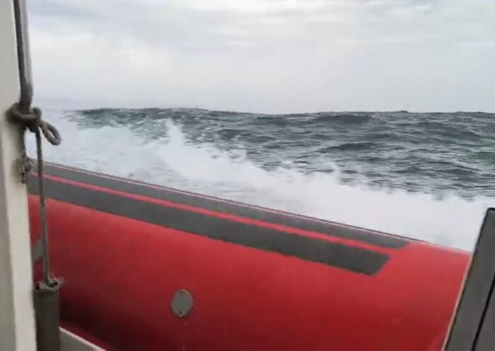 Homem desaparece durante pesca perto de Alcatrazes, no Litoral Norte
