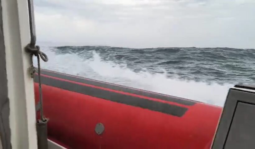 Homem desaparece durante pesca perto de Alcatrazes, no Litoral Norte