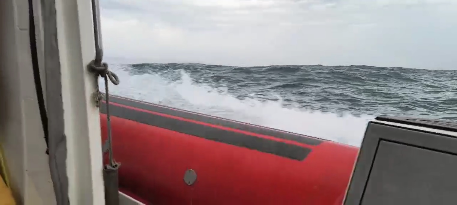 Homem desaparece durante pesca perto de Alcatrazes, no Litoral Norte