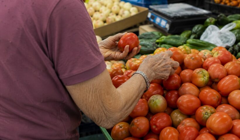 Cesta básica cai 2,53% no Vale após cinco meses de alta