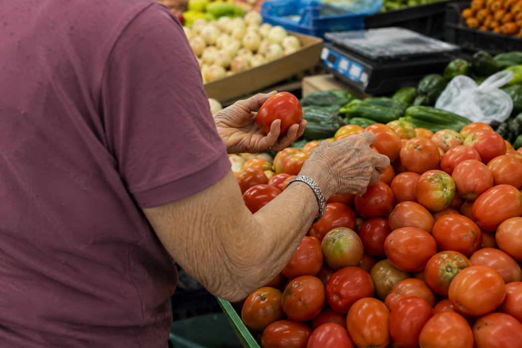 Cesta básica cai 2,53% no Vale após cinco meses de alta