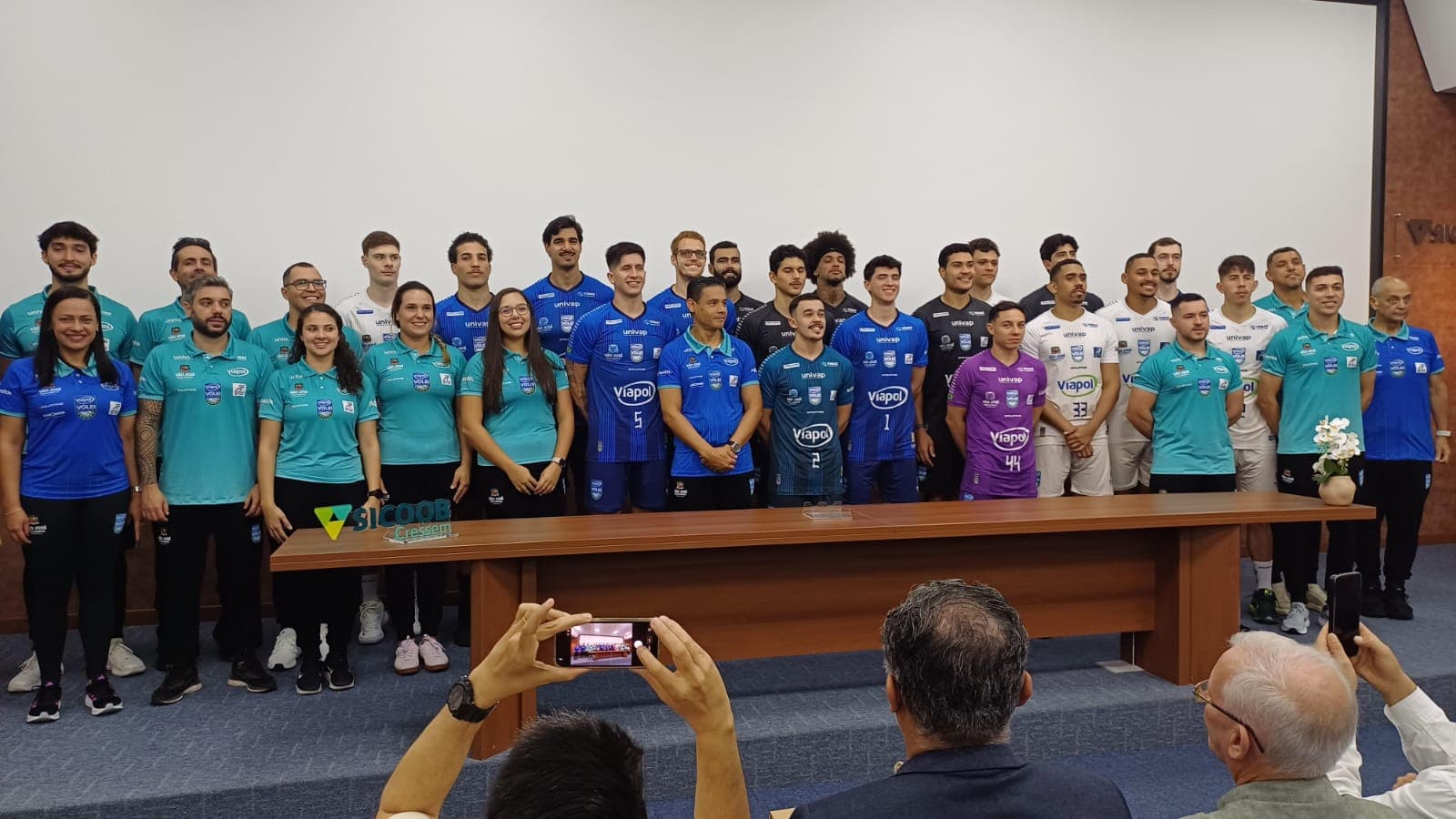 Elenco, comissão técnica e diretoria do Vôlei São José