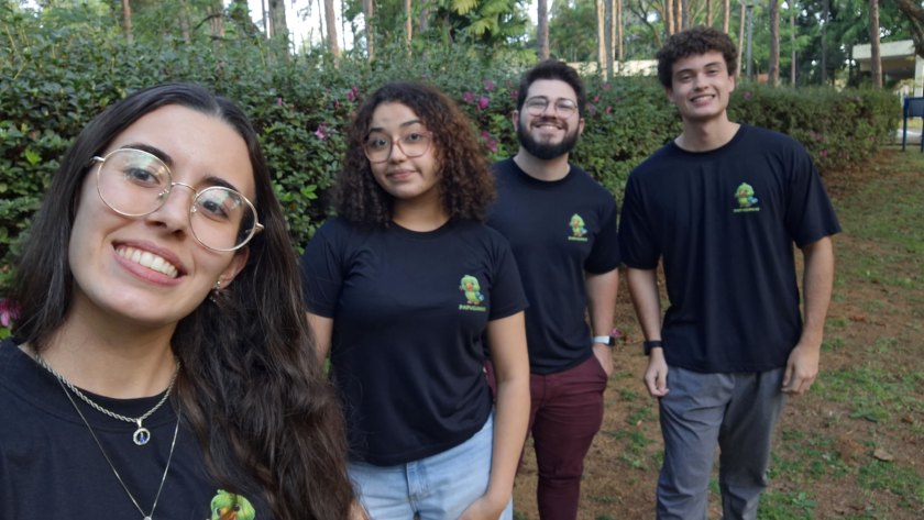 Estudantes do IFSP de Jacareí responsáveis pela criação do aplicativo Papuguinho