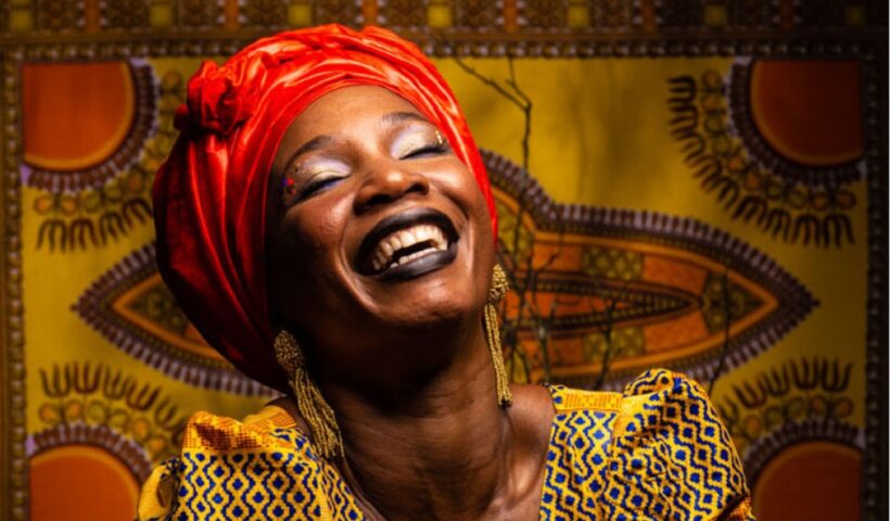 Fanta Konatê leva show, dança, percussão e culinária africana a Taubaté