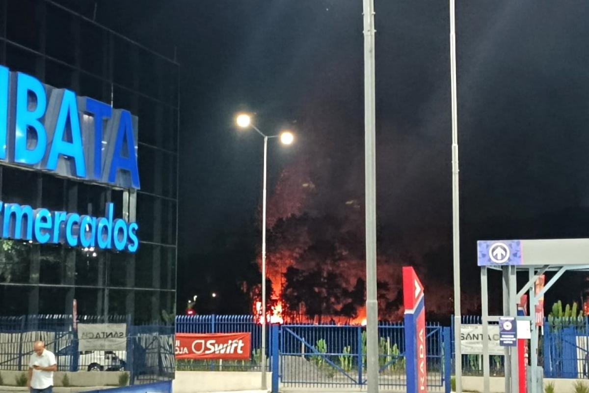incêndio atinge 15 mil metros quadrados de vegetação na zona norte de São José dos Campos