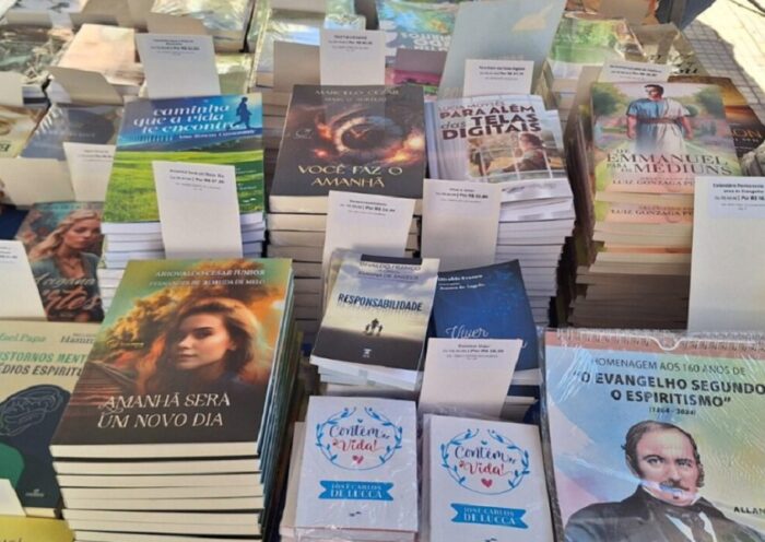 Feira do Livro Espírita reúne obras com até 50% de desconto em SJC