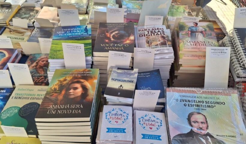 Feira do Livro Espírita reúne obras com até 50% de desconto em SJC