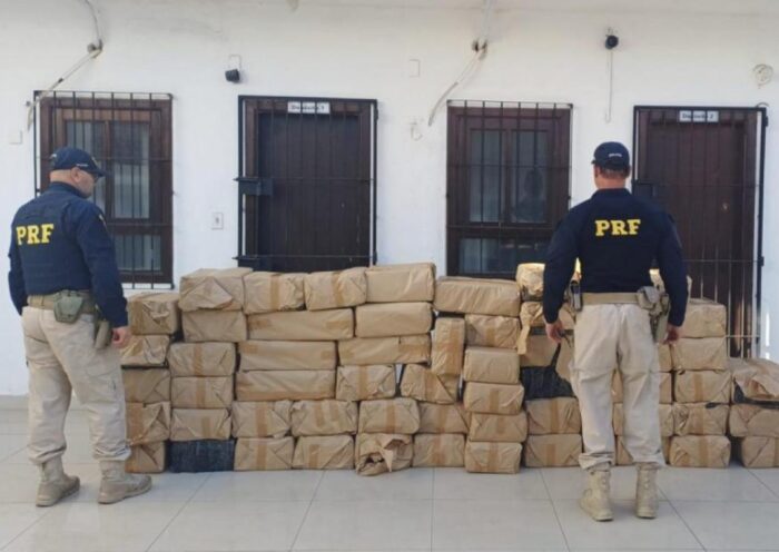 1,1 tonelada de maconha apreendida na Via Dutra em Queluz