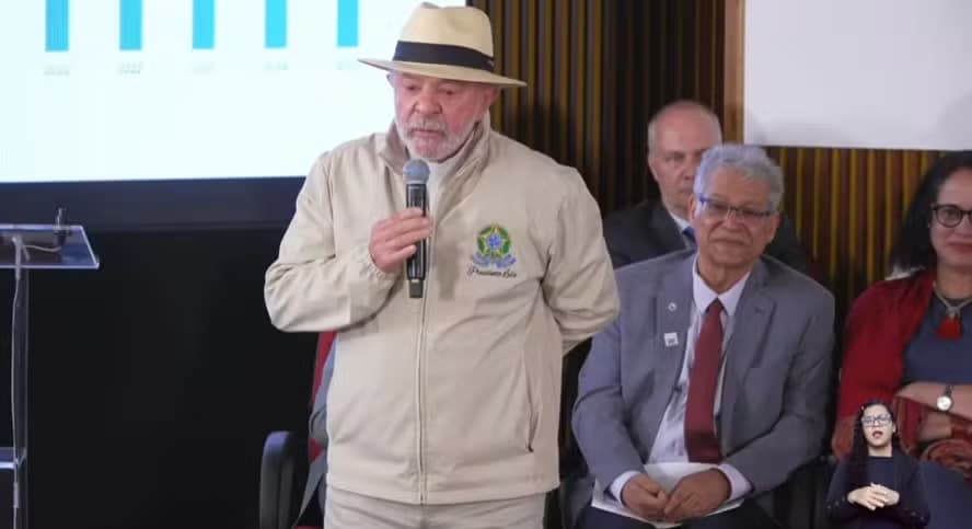 Presidente Lula durante visita ao Inpe, em São José dos Campos, nesta sexta-feira (7)