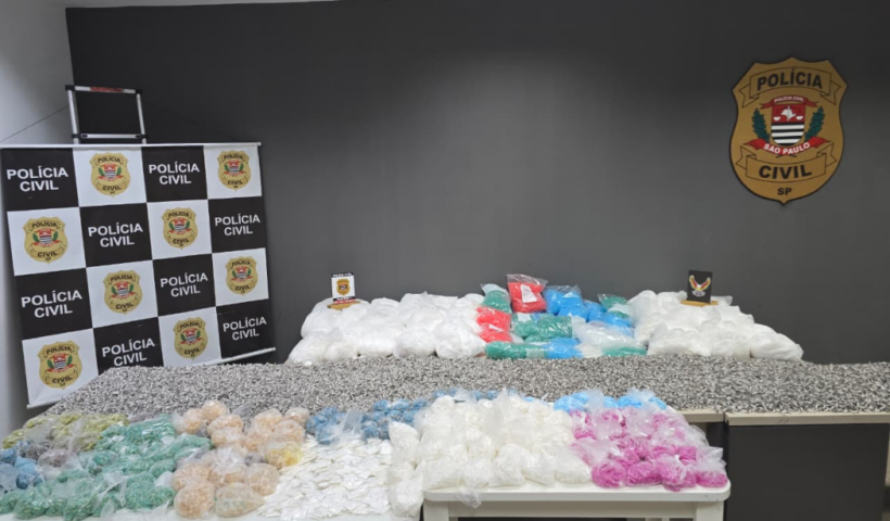 Polícia Civil apreende 86 kg de drogas em uma "casa bomba" no bairro Majestic, em São José dos Campos, durante operação contra o tráfico.