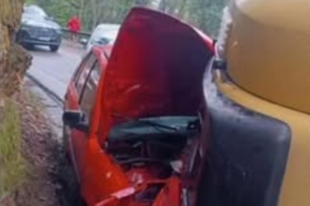 Acidente entre carro e caminhão interdita totalmente a SP-50 em Santo Antônio do Pinhal e provoca congestionamento de 2,5 km