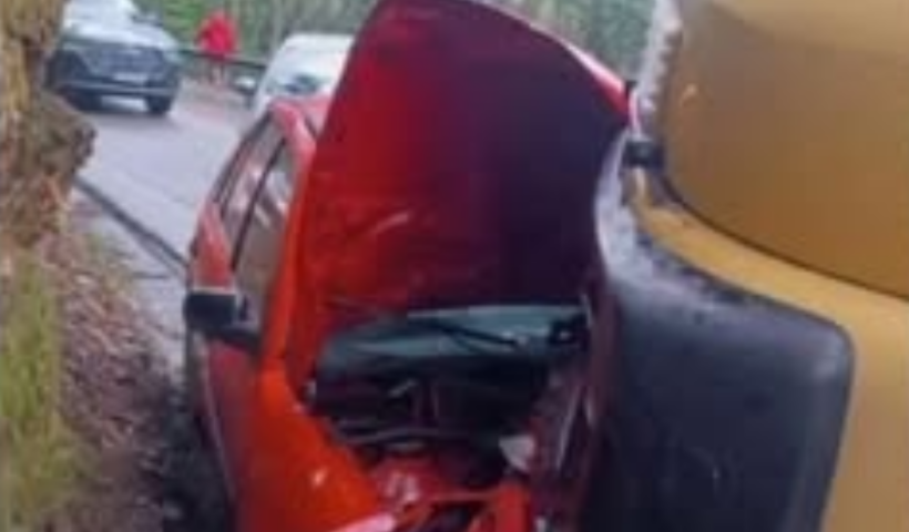Acidente entre carros e caminhão interdita totalmente a SP-50 em Santo Antônio do Pinhal e provoca congestionamento de 2,5 km