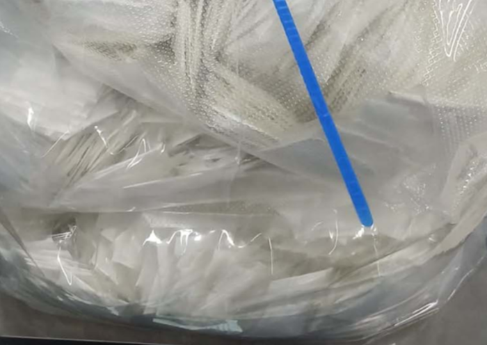 Homem é preso com 3 mil porções de cocaína na Rodovia Carvalho Pinto, em São José dos Campos, durante abordagem policial nesta quarta-feira (26).