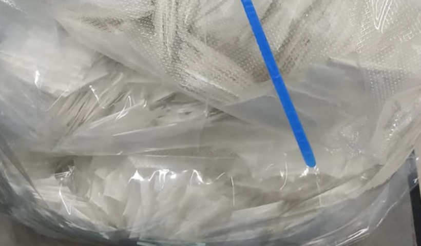 Homem é preso com 3 mil porções de cocaína na Rodovia Carvalho Pinto, em São José dos Campos, durante abordagem policial nesta quarta-feira (26).