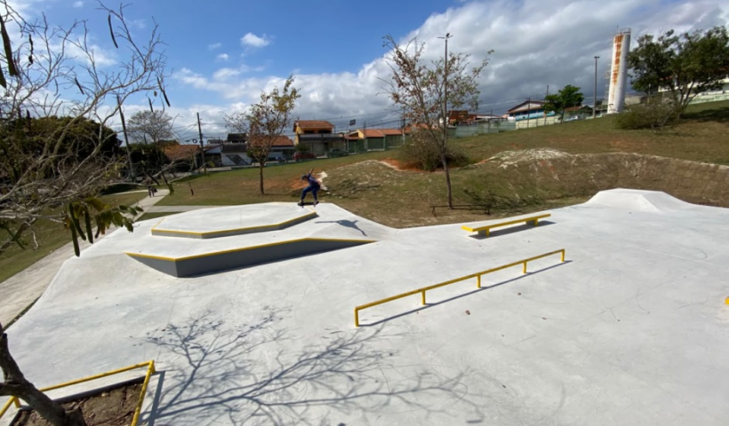 Prefeitura de São José dos Campos oferece aulas gratuitas de skate para crianças e jovens de 6 a 17 anos na região leste da cidade.