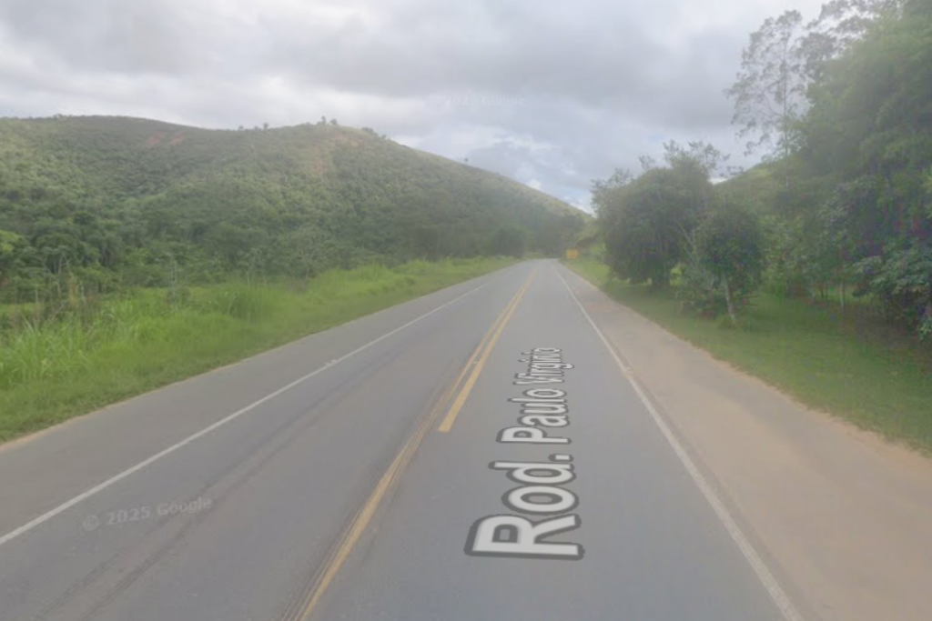 Acidente entre dois veículos deixa um morto e oito feridos na Rodovia Paulo Virgílio, em Guaratinguetá, na noite desta sexta-feira (7).