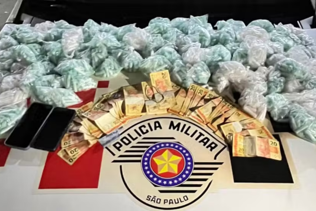 Homem é preso com mais de 5 kg de cocaína, divididos em 2.775 porções, durante abordagem da PM na Zona Sul de São José dos Campos.