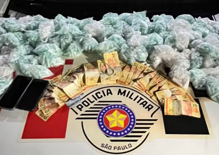 Homem é preso com mais de 5 kg de cocaína, divididos em 2.775 porções, durante abordagem da PM na Zona Sul de São José dos Campos.