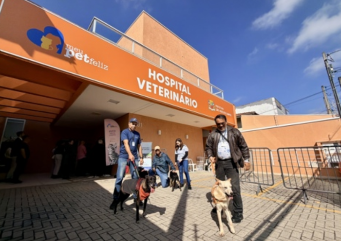 Hospital Veterinário Municipal de São José dos Campos inicia vacinação antirrábica e microchipagem gratuita de cães e gatos nesta segunda-feira.