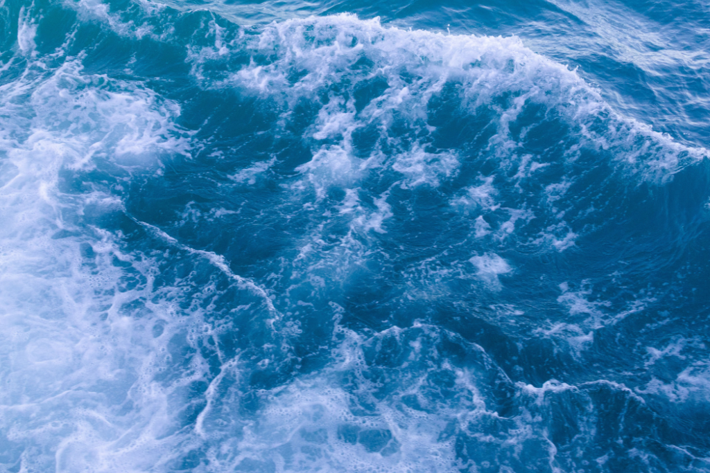 Marinha alerta para ressaca entre Ilhabela e São João da Barra, com ondas de até 2,5 metros entre segunda (10) e terça-feira (11).