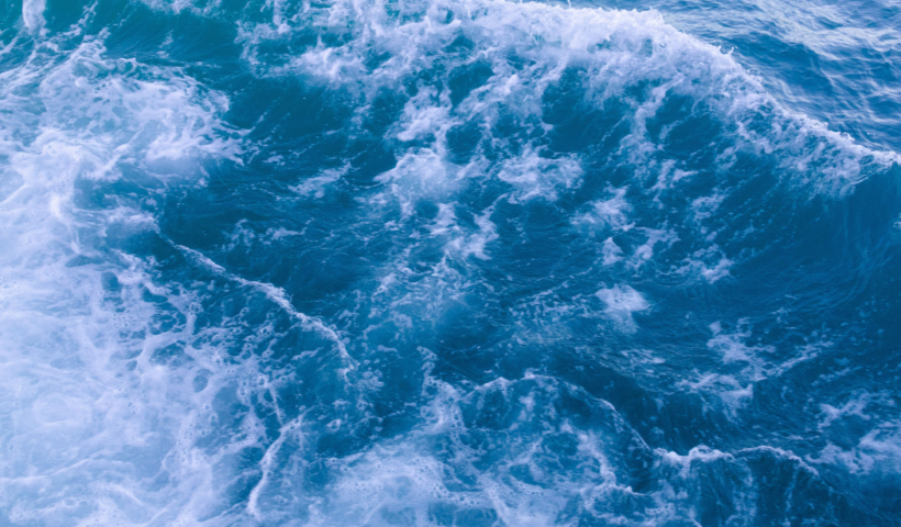 Marinha alerta para ressaca entre Ilhabela e São João da Barra, com ondas de até 2,5 metros entre segunda (10) e terça-feira (11).