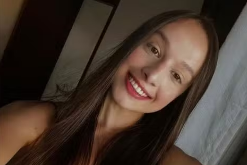 Jovem de 23 anos morre após ser baleada em praça de Pindamonhangaba. Ex-companheiro é preso e caso é investigado como feminicídio.