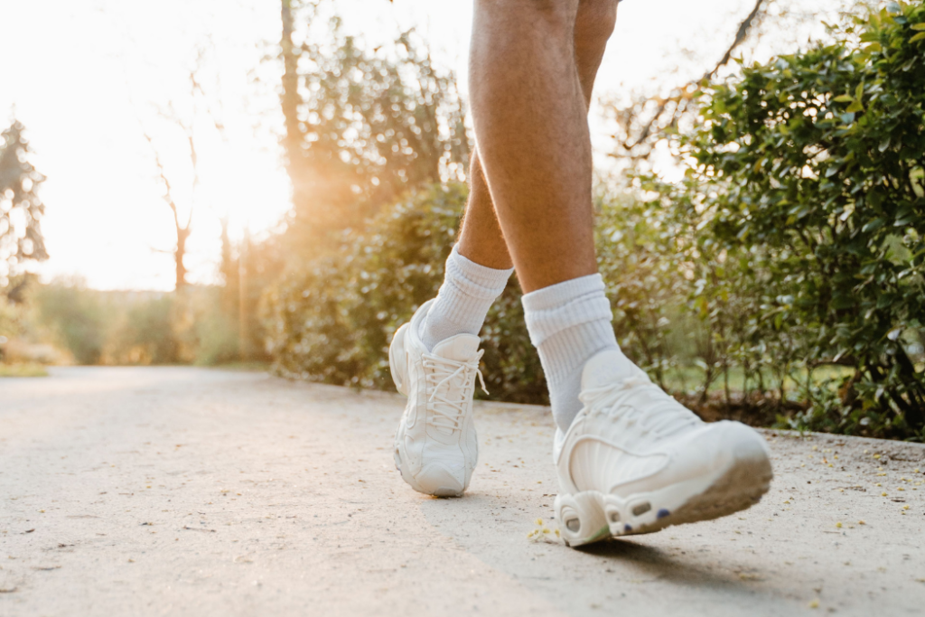 Jacareí oferece aulas gratuitas de caminhada e alongamento no Parque Linear Santa Marina. Inscrições acontecem no local.