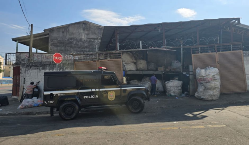 Fiscalização apreende 20 kg de fios de cobre sem origem comprovada em comércio na zona sul de São José dos Campos.