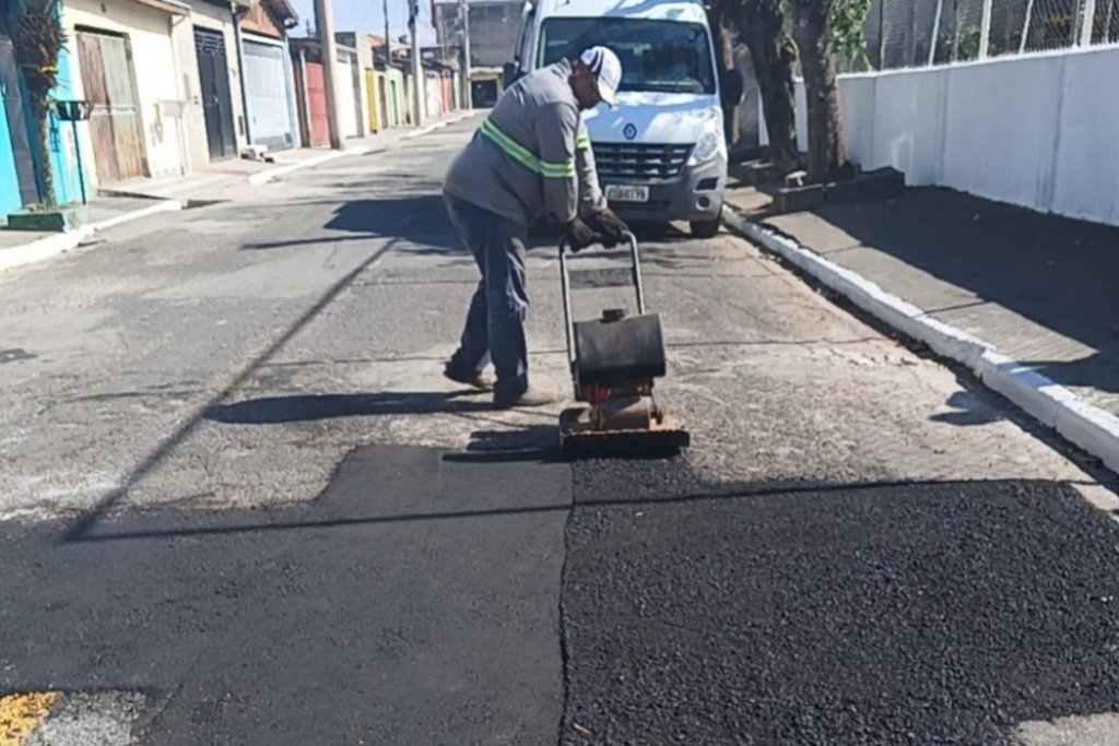 Prefeitura de Taubaté realizou 2.455 reparos em vias pavimentadas durante julho, segundo dados divulgados pela administração municipal.