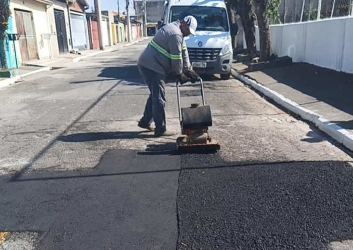 Prefeitura de Taubaté realizou 2.455 reparos em vias pavimentadas durante julho, segundo dados divulgados pela administração municipal.