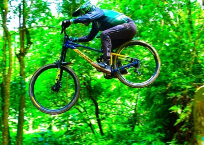 Ilhabela comemora 221 anos com programação esportiva, incluindo corridas, vôlei, ciclismo, downhill e esportes de praia.