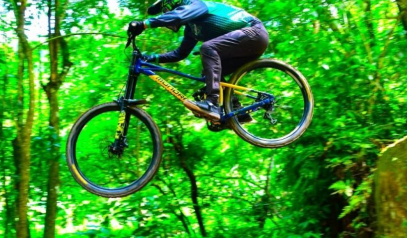 Ilhabela comemora 221 anos com programação esportiva, incluindo corridas, vôlei, ciclismo, downhill e esportes de praia.