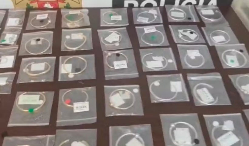 Polícia Civil prende quatro colombianos suspeitos de furtar 64 joias de uma joalheria dentro do Taubaté Shopping nesta quarta-feira (19).