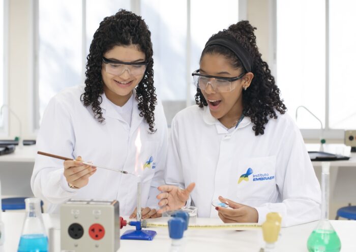 Meninas na Ciência: Instituto Embraer abre inscrições para olimpíada científica