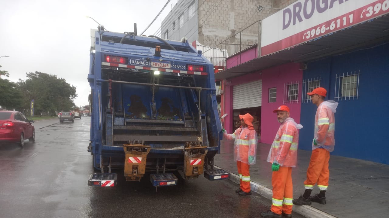 Serviço da coleta de lixo em São José dos Campos durante a paralisação