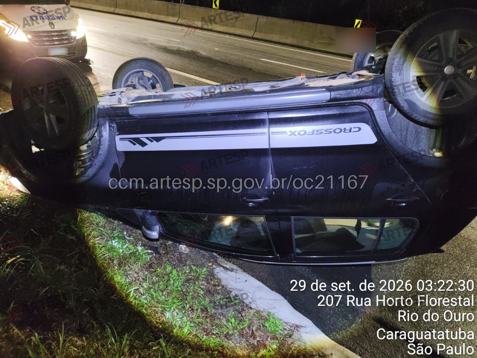 O acidente ocorreu por volta das 3h10 na altura do km 80, na pista sentido Litoral Norte da Rodovia dos Tamoios.