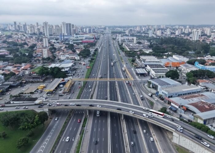 Dutra terá interdição para lançamento de cabos de rede elétrica na madrugada desta quarta (9) em SJC