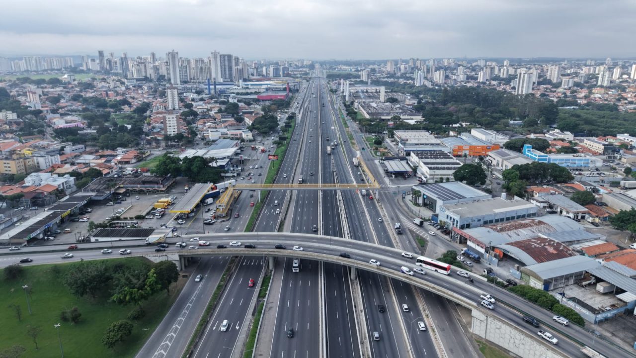 Dutra terá interdição para lançamento de cabos de rede elétrica na madrugada desta quarta (9) em SJC