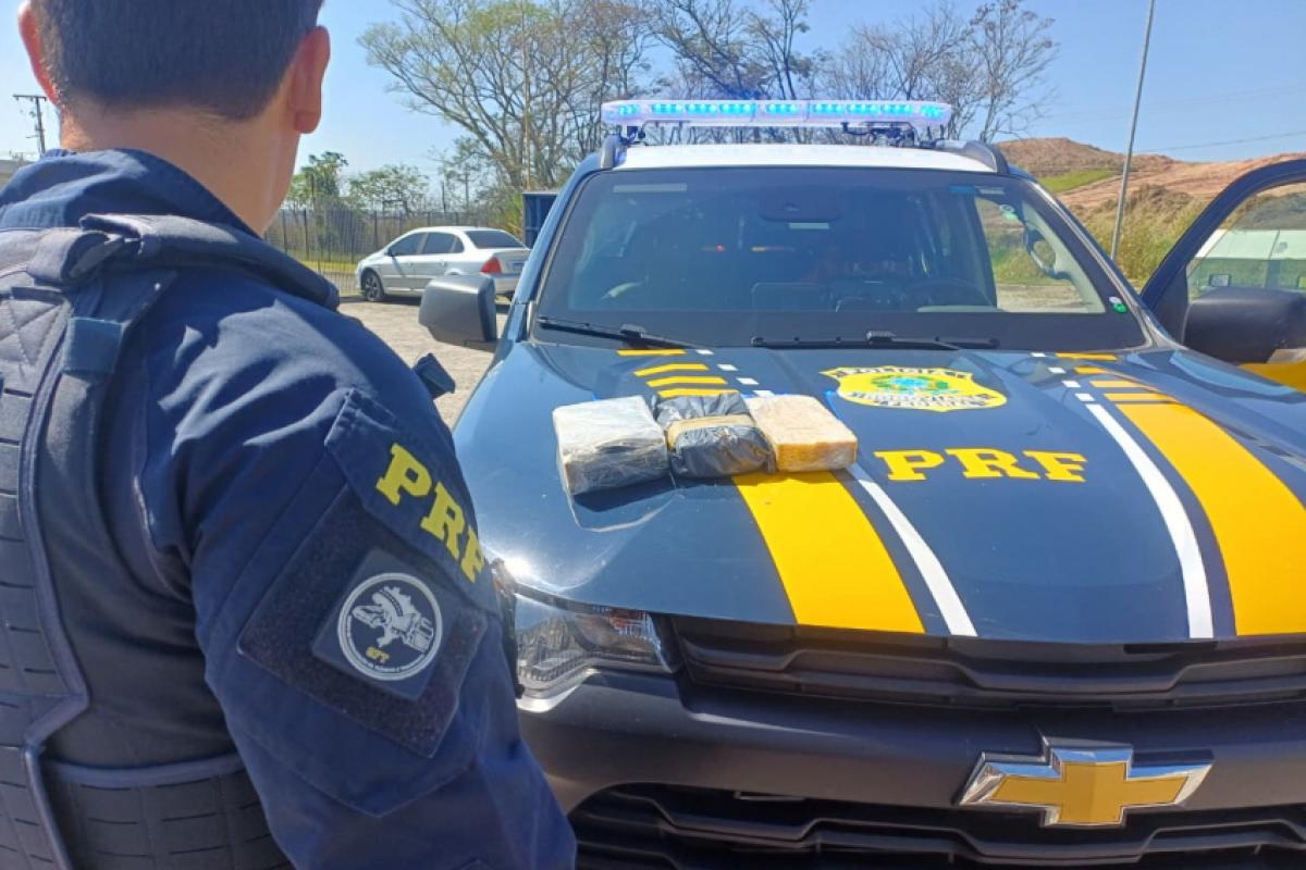 Apreensão de drogas na Dutra em Jacareí
