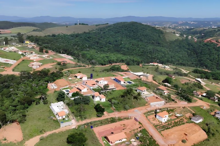 O condomínio clandestino, chamado “Clube Encontro das Águas”, fica na zona rural de Jacareí