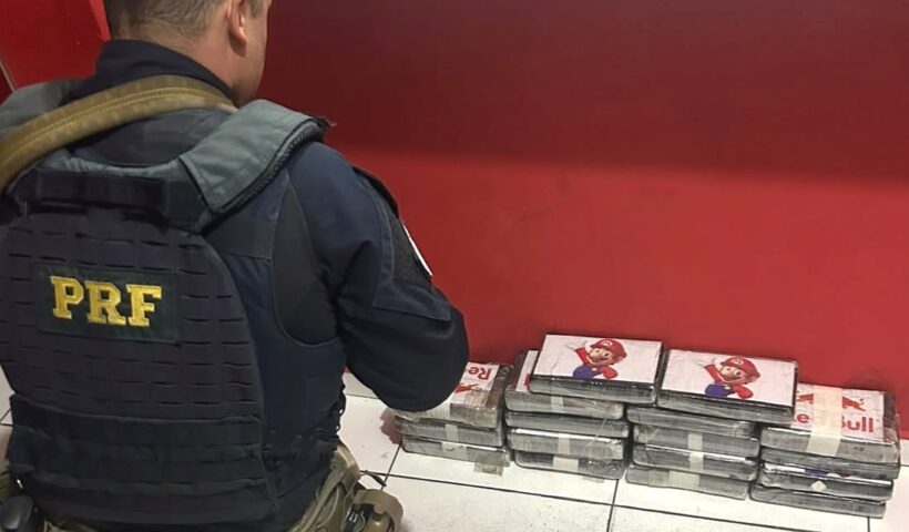 PRF apreende quase 20 kg de cocaína na Via Dutra, em Cruzeiro