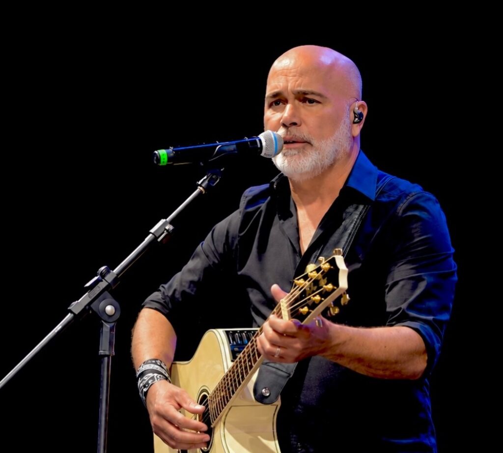 Cantor Rick, da dupla com Renner, morre aos 59 anos em queda de helicóptero em SC