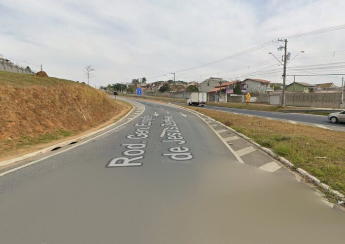 Motociclista morre após colisão com carro em Jacareí