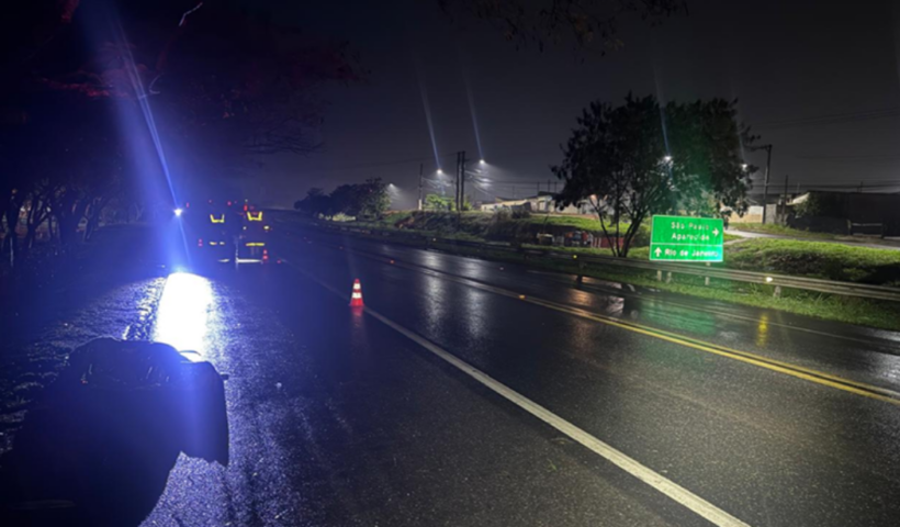 Homem morre após ser atropelado por ônibus na BR-459, em Lorena. Motorista fez teste do bafômetro, que deu negativo
