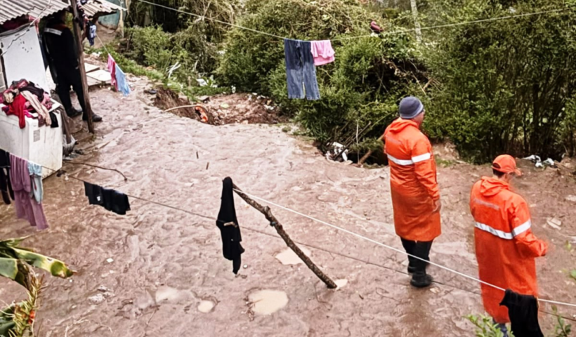 Deslizamento de terra deixa família de nove pessoas desalojada em Campos do Jordão. Defesa Civil também registrou quedas de árvores.