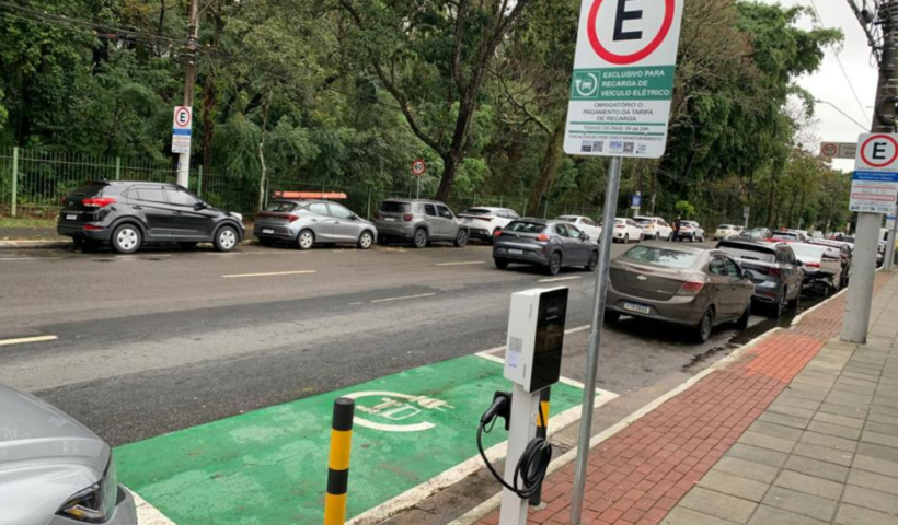 Prefeitura de São José instala seis carregadores para veículos elétricos e híbridos em cinco locais integrados à Zona Azul.