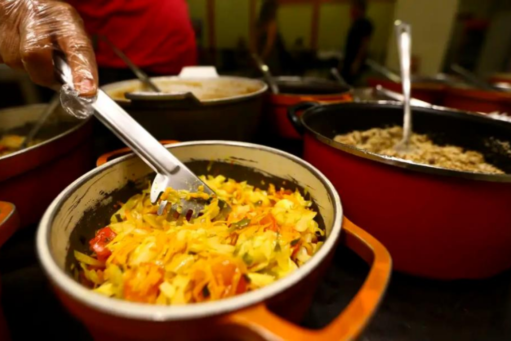 Curso gratuito de gastronomia abre inscrições para empresários de bares, restaurantes e serviços de alimentação em Taubaté.